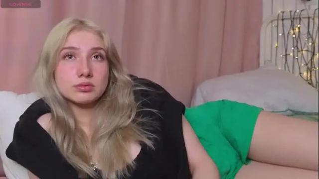 Image 4 of lucettaeade Stream on Chaturbate on 29 days ago