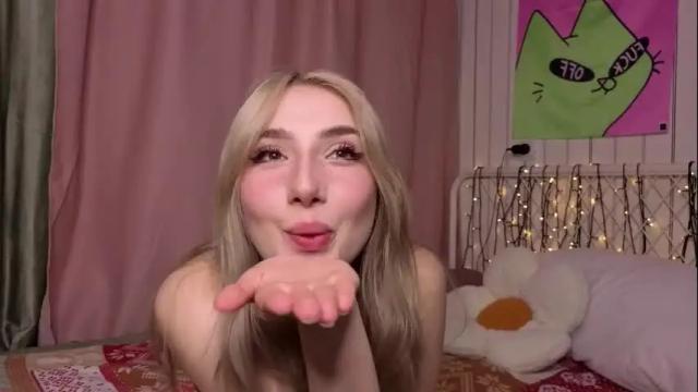 Image 4 of lucettaeade Stream on Chaturbate on 7 days ago