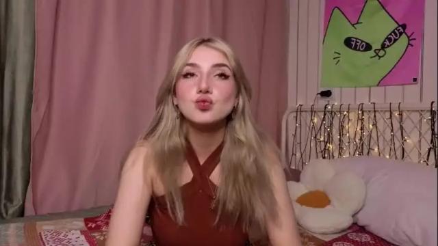 Image 7 of lucettaeade Stream on Chaturbate on 7 days ago