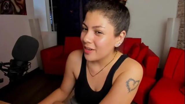 Image 11 of lucia_amores Stream on Chaturbate on 24 days ago
