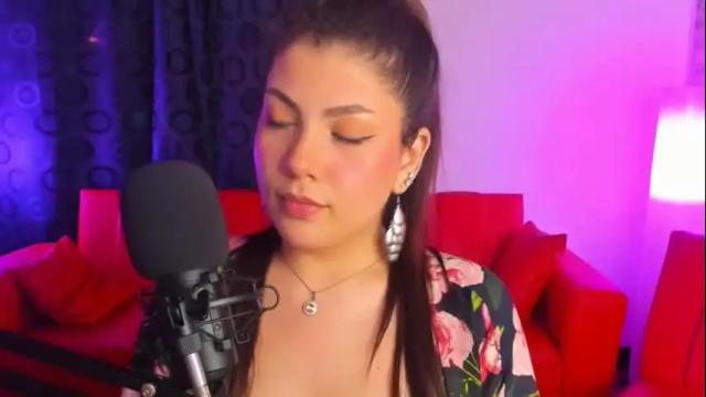 Image 2 of lucia_amores Stream on Chaturbate on 14 days ago