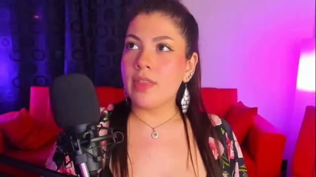 Image 3 of lucia_amores Stream on Chaturbate on 14 days ago