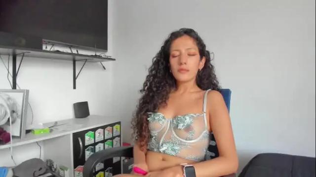 Image 4 of lucia_fuster Stream on Chaturbate on 3 months ago
