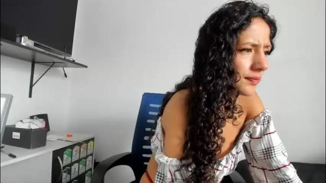 Image 2 of lucia_fuster Stream on Chaturbate on 3 months ago