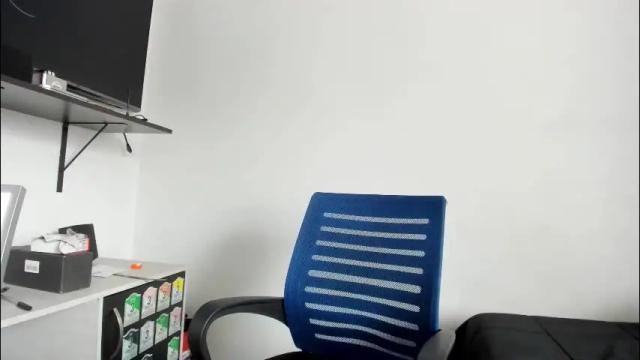 Image 3 of lucia_fuster Stream on Chaturbate on 3 months ago