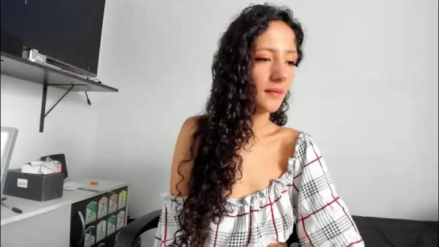 Image 8 of lucia_fuster Stream on Chaturbate on 3 months ago