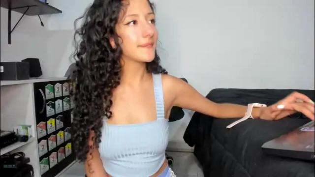 Image 4 of lucia_fuster Stream on Chaturbate on 3 months ago