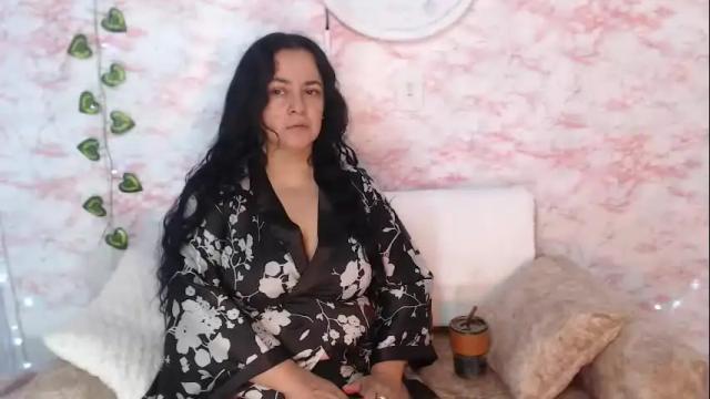 Image 3 of lucia_vonne Stream on Chaturbate on 1 month ago