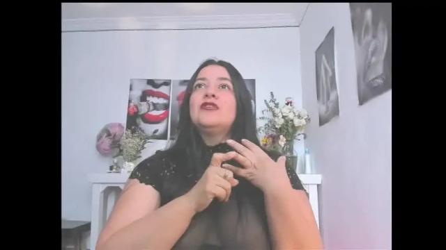 Image 2 of lucia_vonne Stream on Chaturbate on 28 days ago