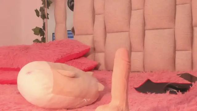 Image 3 of luciaa_jones Stream on Chaturbate on 14 months ago