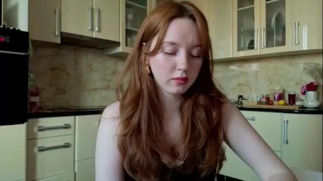 Image 2 of luciacoy Stream on Chaturbate on 7 months ago