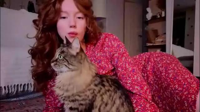 Image 2 of luciacoy Stream on Chaturbate on 3 months ago