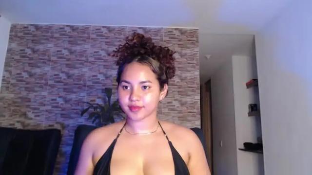 Image 6 of luciana_keating Stream on Chaturbate on 8 months ago