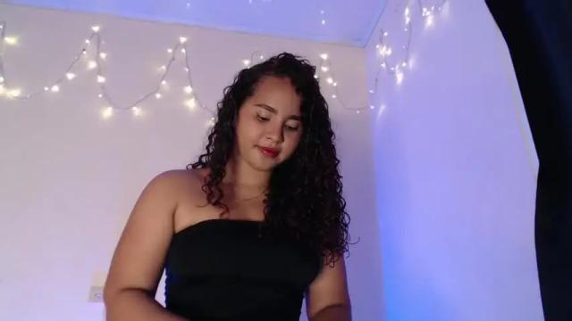 Image 4 of luciana_keating Stream on Chaturbate on 6 months ago