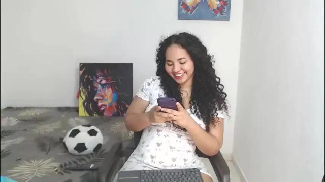 Image 2 of luciana_keating Stream on Chaturbate on 3 months ago