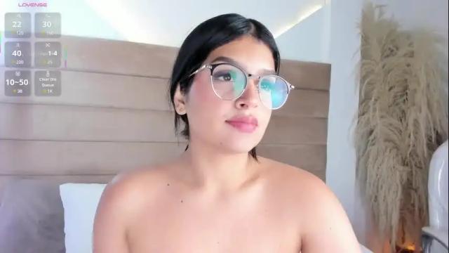 Image 12 of lucianacouper Stream on Chaturbate on 7 months ago