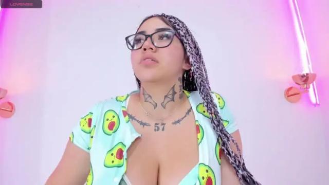 Image 6 of lucianapinkk Stream on Chaturbate on 16 months ago