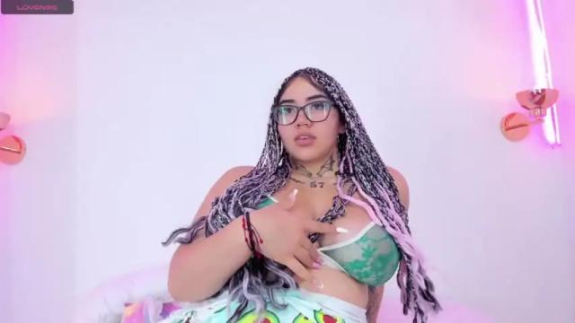 Image 8 of lucianapinkk Stream on Chaturbate on 16 months ago