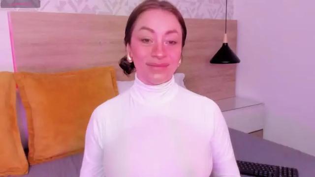 Image 11 of lucianawain Stream on Chaturbate on 14 months ago