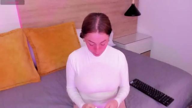Image 3 of lucianawain Stream on Chaturbate on 14 months ago