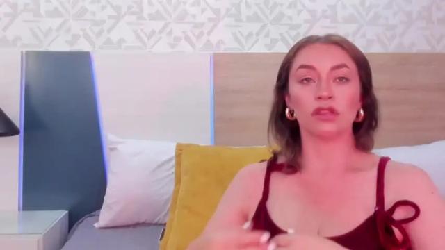 Image 2 of lucianawain Stream on Chaturbate on 14 months ago