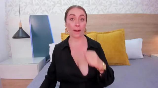 Image 6 of lucianawain Stream on Chaturbate on 14 months ago