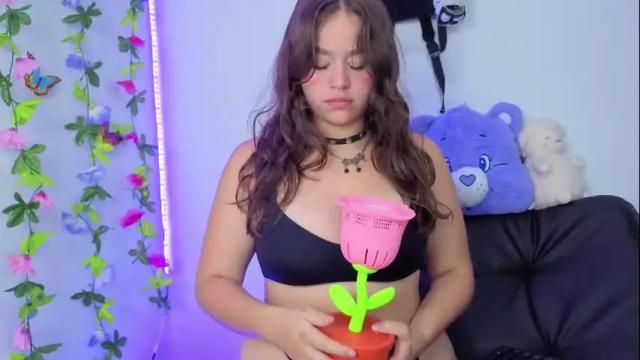 Image 3 of lucie_grey Stream on Chaturbate on 11 days ago