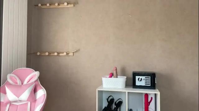 Image 2 of lucie_hot Stream on Chaturbate on 2 months ago