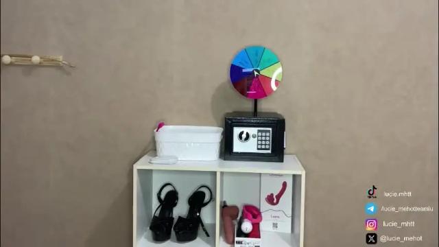 Image 4 of lucie_hot Stream on Chaturbate on 2 months ago