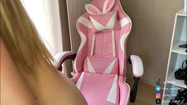 Image 6 of lucie_hot Stream on Chaturbate on 1 month ago