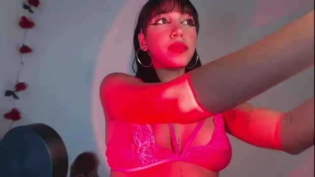 Image 2 of luciiaana Stream on Chaturbate on 14 months ago