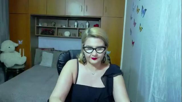 Image 2 of lucillefenlys Stream on Chaturbate on 3 months ago