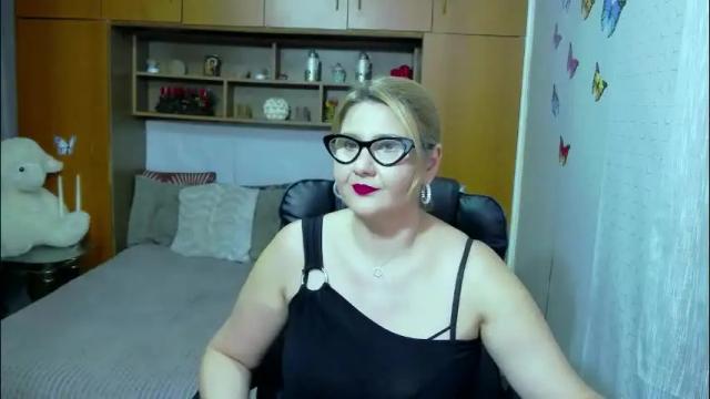 Image 6 of lucillefenlys Stream on Chaturbate on 2 months ago