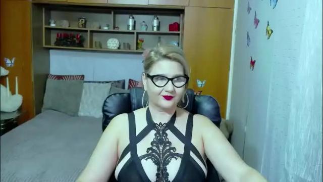 Image 7 of lucillefenlys Stream on Chaturbate on 2 months ago