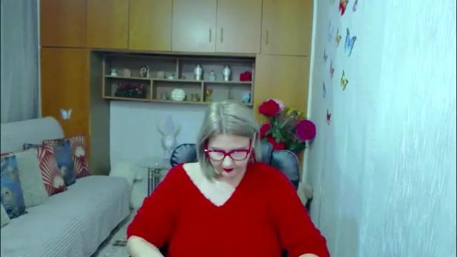 Image 2 of lucillefenlys Stream on Chaturbate on 2 days ago