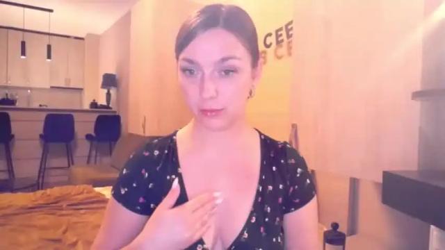 Image 2 of lucky_foryou_baby Stream on Chaturbate on 13 months ago