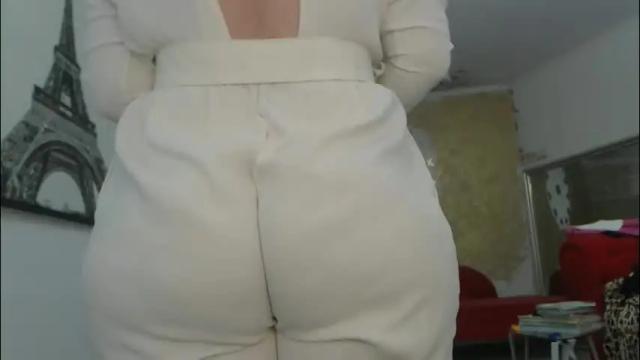 Image 2 of luckyanabella Stream on Chaturbate on 12 days ago