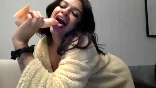 Image 2 of luckybbygirl Stream on Chaturbate on 15 months ago