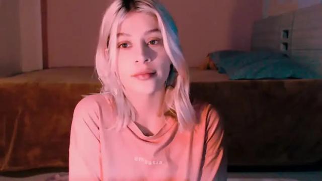 Image 2 of luckysapphire777 Stream on Chaturbate on 16 months ago