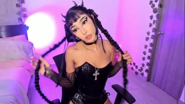 Image 4 of lucy_fernandez Stream on Chaturbate on 19 days ago