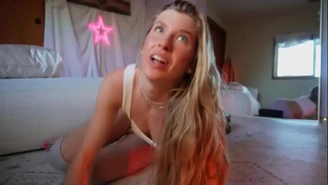 Image 12 of lucy_gooosey Stream on Chaturbate on 1 month ago