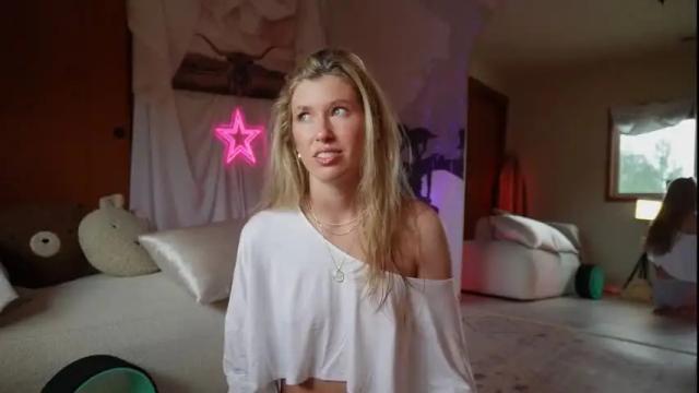 Image 4 of lucy_gooosey Stream on Chaturbate on 1 month ago