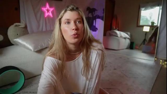 Image 8 of lucy_gooosey Stream on Chaturbate on 1 month ago