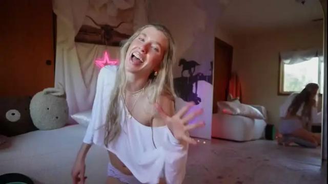 Image 4 of lucy_gooosey Stream on Chaturbate on 1 month ago