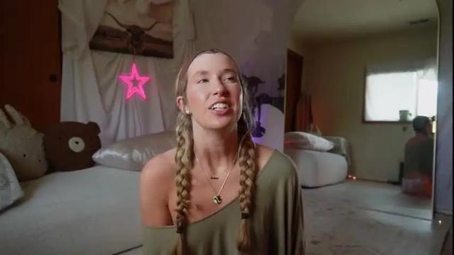 Image 3 of lucy_gooosey Stream on Chaturbate on 1 month ago