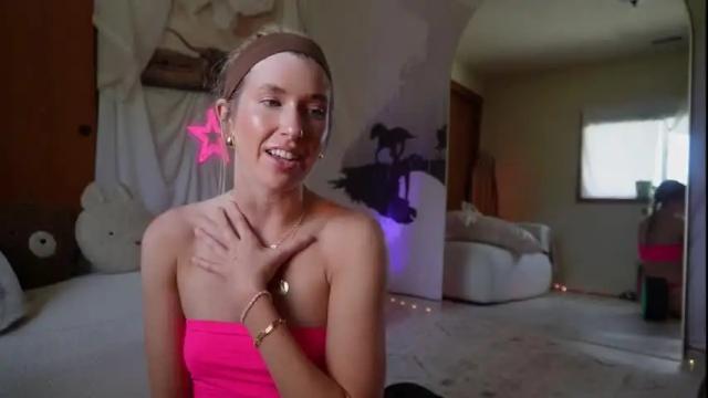 Image 2 of lucy_gooosey Stream on Chaturbate on 1 month ago