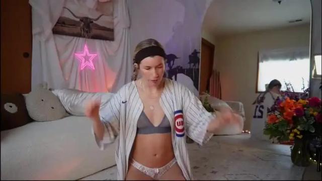 Image 3 of lucy_gooosey Stream on Chaturbate on 4 days ago