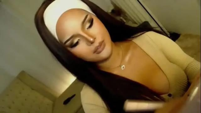 Image 3 of lucy_heartfiliaxxx Stream on Chaturbate on 5 days ago