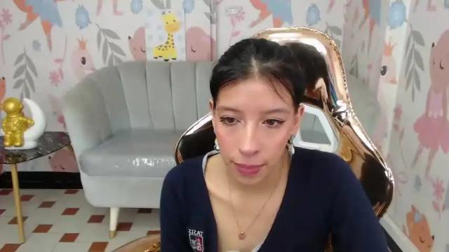Image 3 of lucy_v_ Stream on Chaturbate on 13 months ago