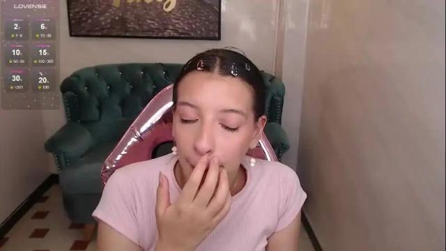 Image 11 of lucy_v_ Stream on Chaturbate on 1 month ago